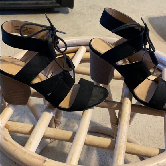 Black heels - Picture 2 of 4